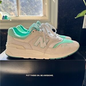 New Balance Women's Shoes in Mint and White